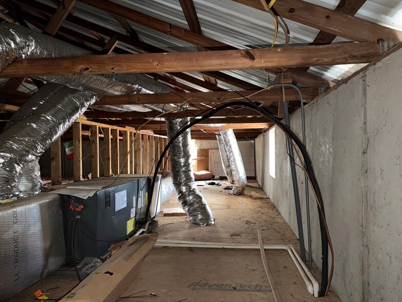 More Photos Of 727 Airport Rd, Cornelia Flex For Sale