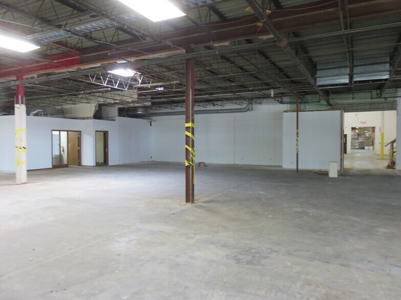 Primary Photo Of 800 E 10th St E, Hastings Manufacturing For Lease
