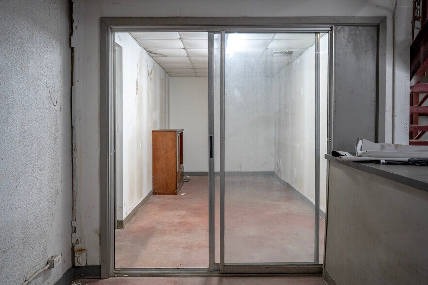 More Photos Of 4925 Avenue H, Rosenberg Warehouse For Lease