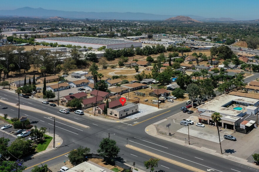 More Photos Of 451 Iowa Ave, Riverside Convenience Store For Sale