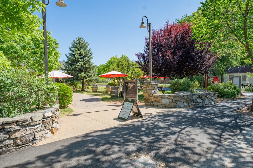 More Photos Of 350 Main St, Murphys Restaurant For Sale