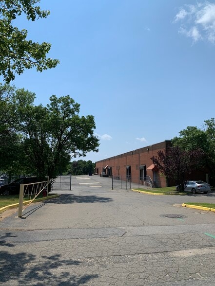 More Photos Of 5741 General Washington Dr, Alexandria Manufacturing For Lease