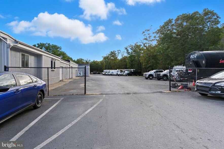 More Photos Of 534 Whitesville Rd, Jackson Service For Lease