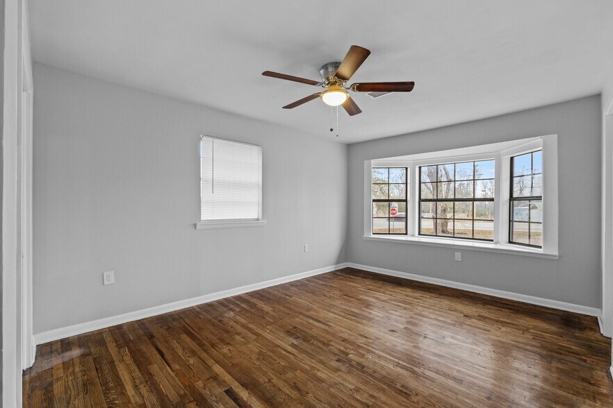 More Photos Of 1306 N Lemon St, Beebe Office For Sale