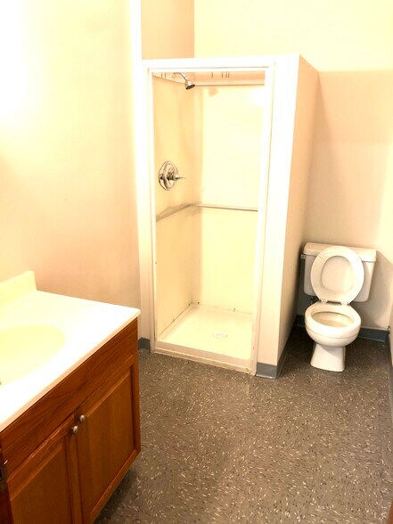 More Photos Of 1222 Hardin Rd, Dallas Manufacturing For Lease