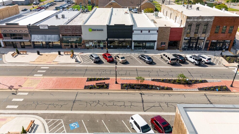 More Photos Of 110 E Main St, Whitesboro Storefront For Lease