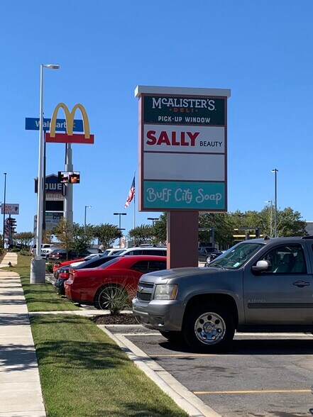 More Photos Of 1109 N Service Rd E, Ruston Restaurant For Lease