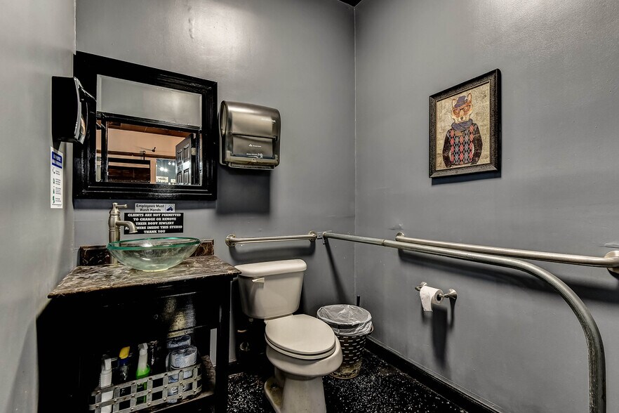 More Photos Of 4006 Texoma Pky, Denison General Retail For Sale