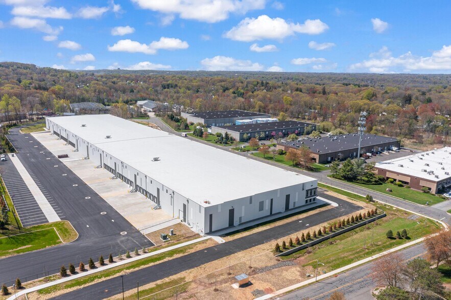 More Photos Of 701-705 Executive Blvd., Valley Cottage Distribution For Lease