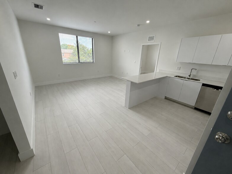 More Photos Of 1091 E 17th St, Hialeah Multifamily For Sale