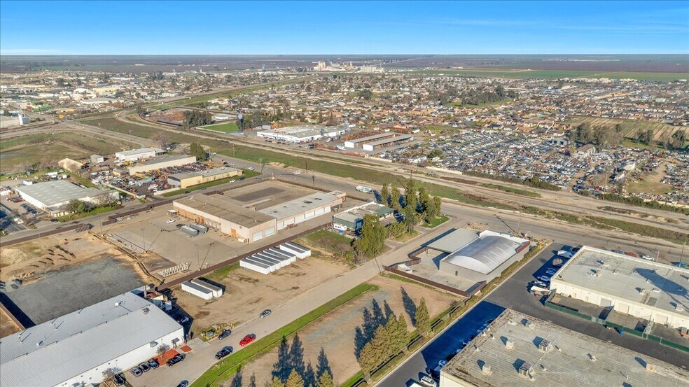 More Photos Of 10417 W Goshen Ave, Visalia Warehouse For Lease