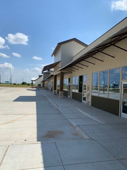More Photos Of 2533 W Grand Pkwy N, Katy Storefront For Lease