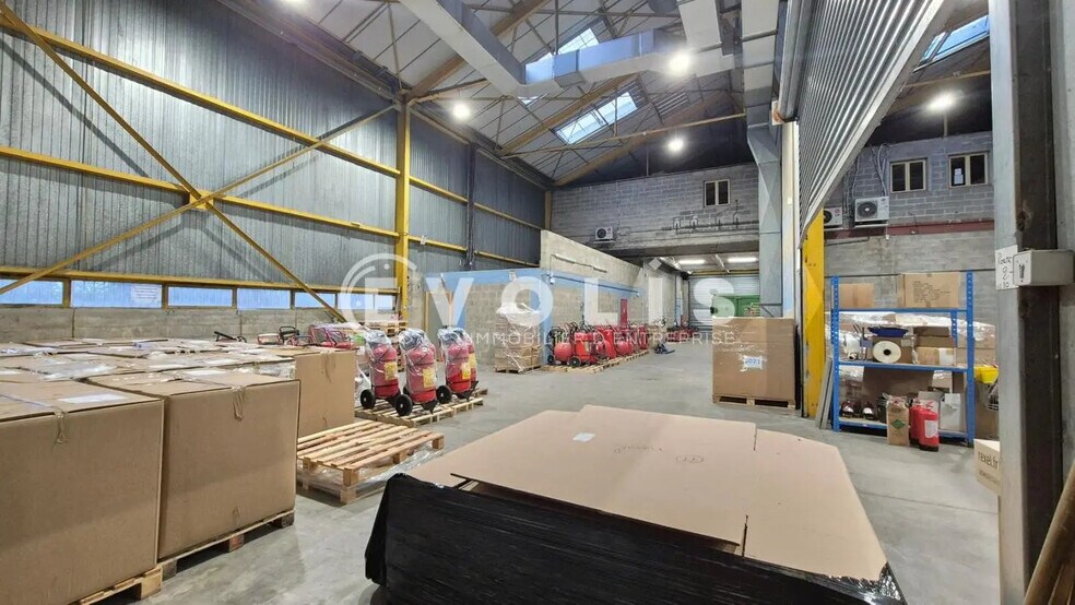 More Photos Of 11 Rue De La Mare Blanche, Noisiel Flex For Lease