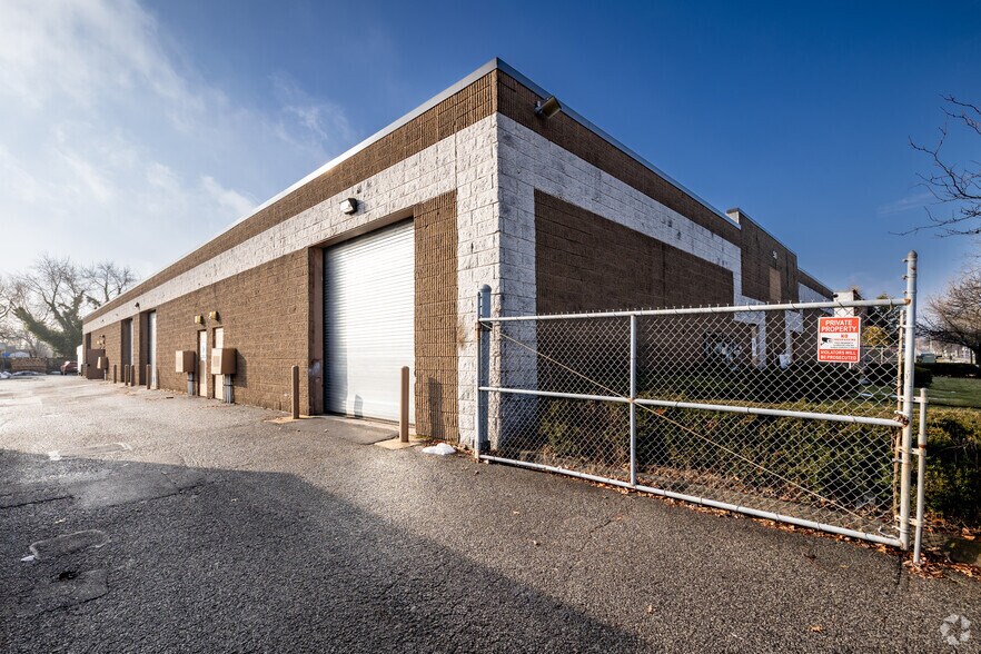 More Photos Of 50 Wyandanch Ave, Wyandanch Warehouse For Lease