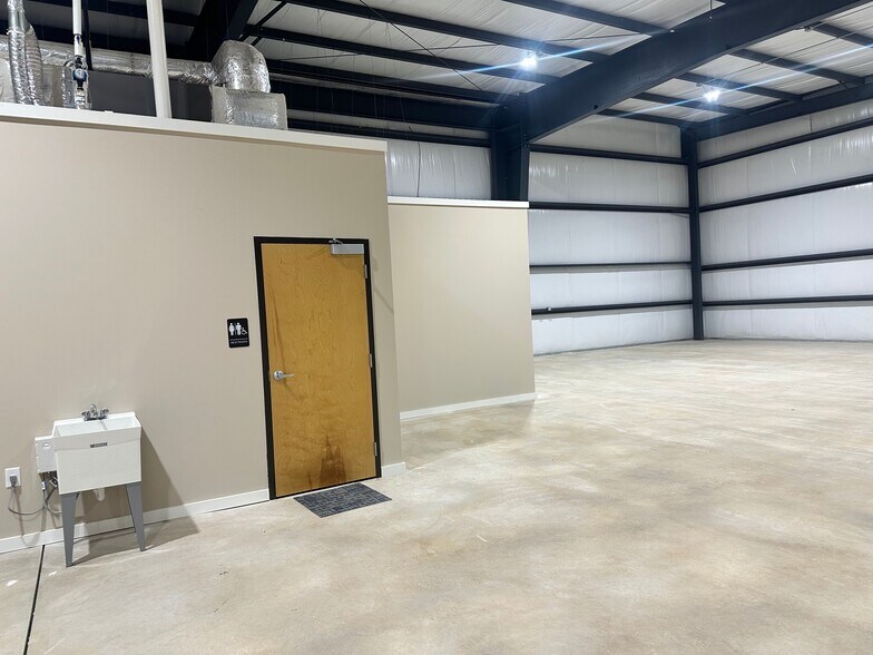 More Photos Of 4830 Marsett Pky, Cumming Light Manufacturing For Lease