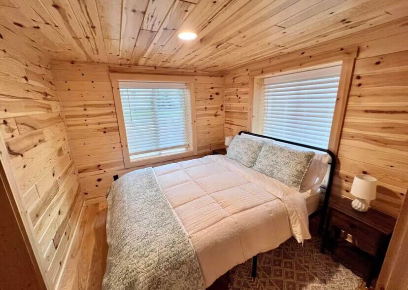 More Photos Of 4472 M-75, Walloon Lake Bar For Sale