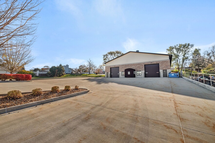 More Photos Of 801 Brian Dr, Crest Hill Light Distribution For Lease