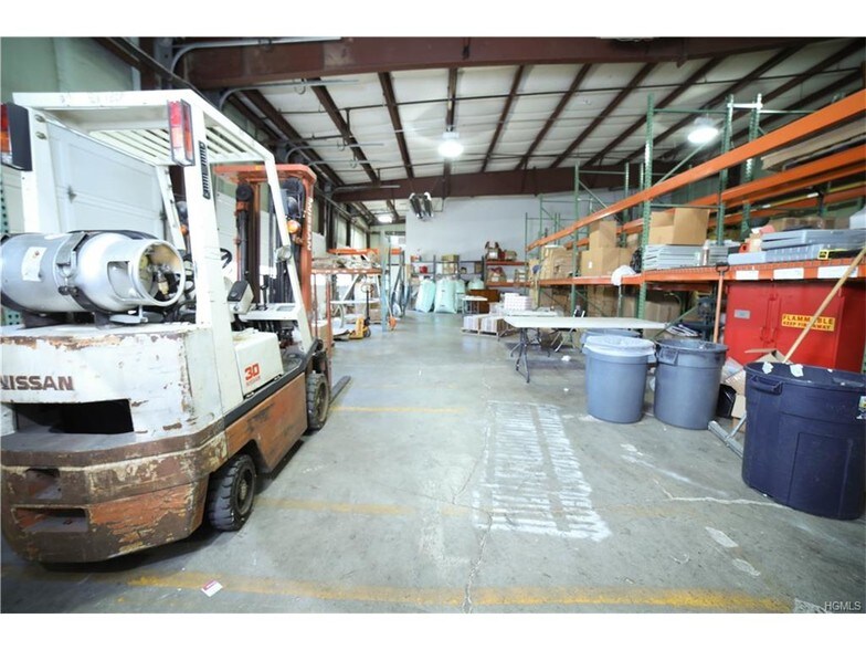 More Photos Of 87 Taft Ave, Newburgh Distribution For Sale