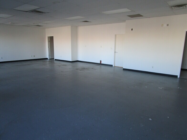 More Photos Of 1008-1016 W Mary St, Garden City General Retail For Lease