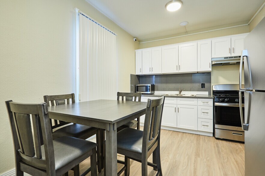 More Photos Of 1840 W 11th Pl, Los Angeles Apartments For Sale