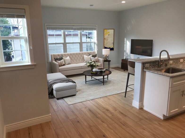 More Photos Of 2620 T St, Sacramento Storefront Retail Residential For Sale