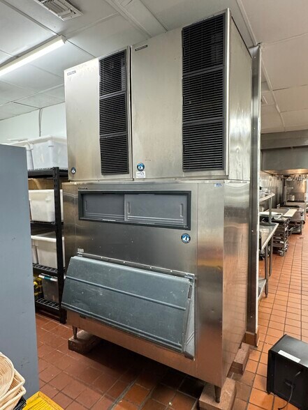 More Photos Of 3680 Citadel Dr N, Colorado Springs Restaurant For Lease