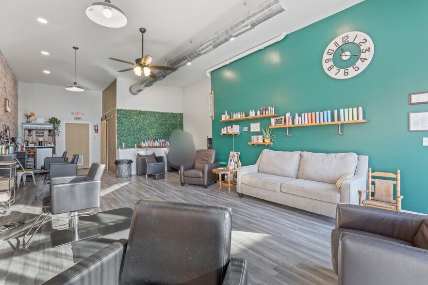 More Photos Of 14 W Depot St, Pataskala Showroom For Sale