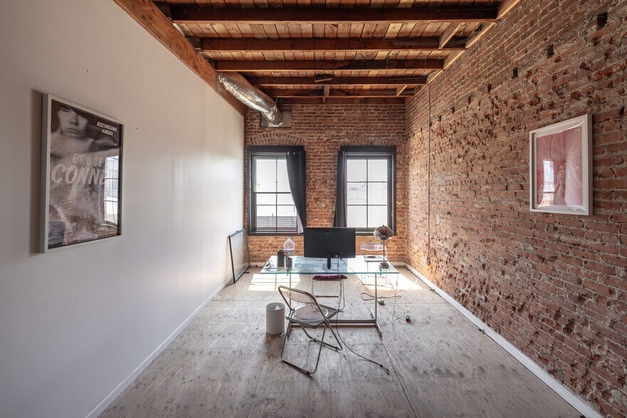 More Photos Of 629 N Western Ave, Los Angeles Office For Lease