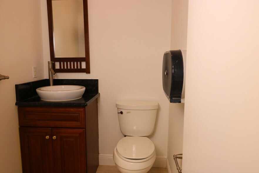 More Photos Of 7400-7412 US Highway 1 Hwy, Vero Beach Office For Lease