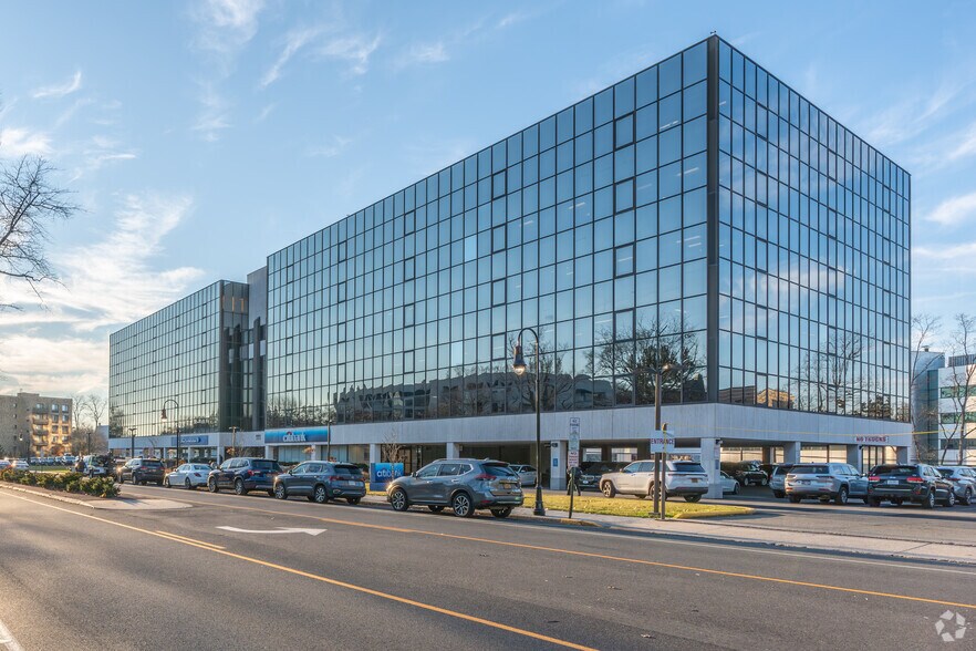 More Photos Of 111 Great Neck Rd, Great Neck Office For Lease