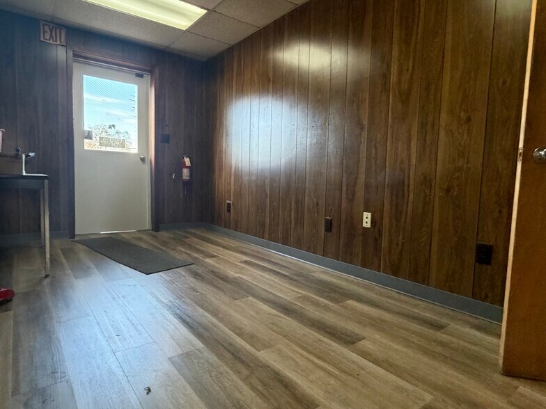 More Photos Of 239 James St, Gallatin Industrial For Sale