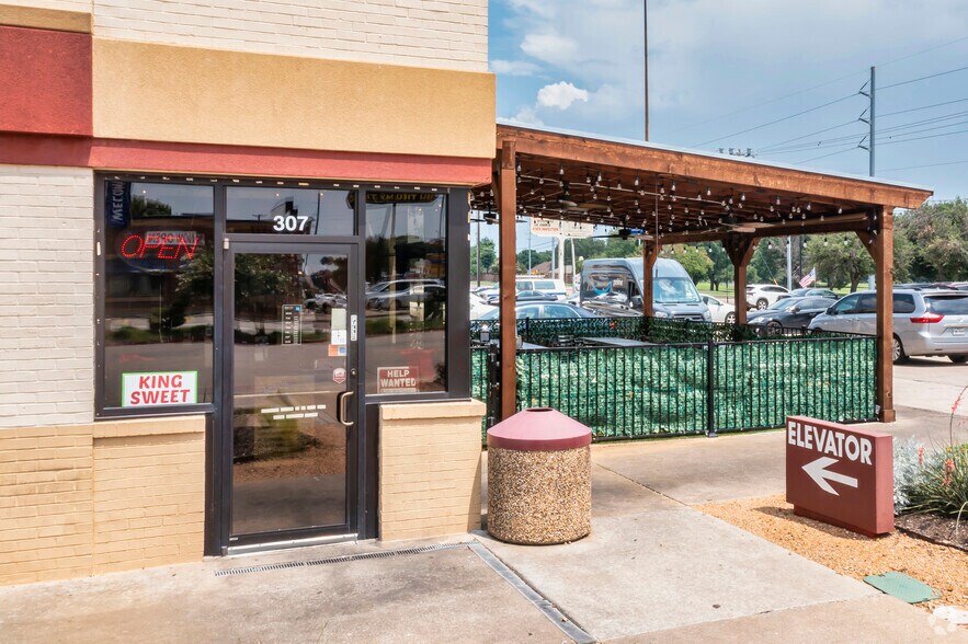 More Photos Of 3112-3212 N Jupiter Rd, Garland Unknown For Lease