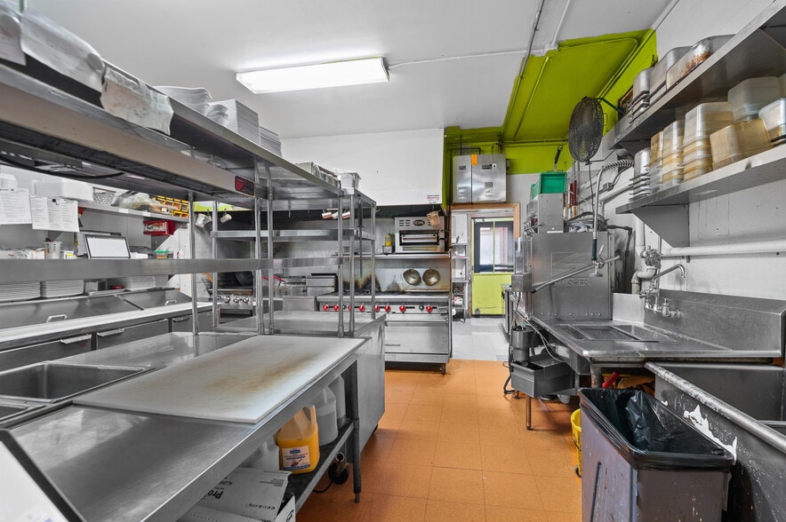 More Photos Of 201 S Broadway, Green Bay Restaurant For Sale