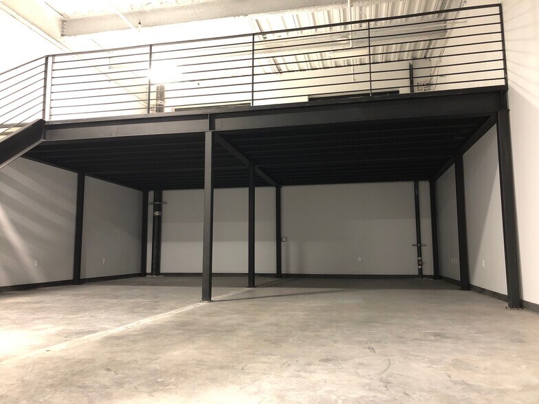 More Photos Of 4229 FM 620, Austin Showroom For Sale