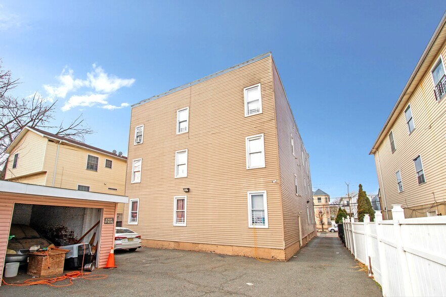 More Photos Of 493-495 Irvine Turner Blvd, Newark Apartments For Sale