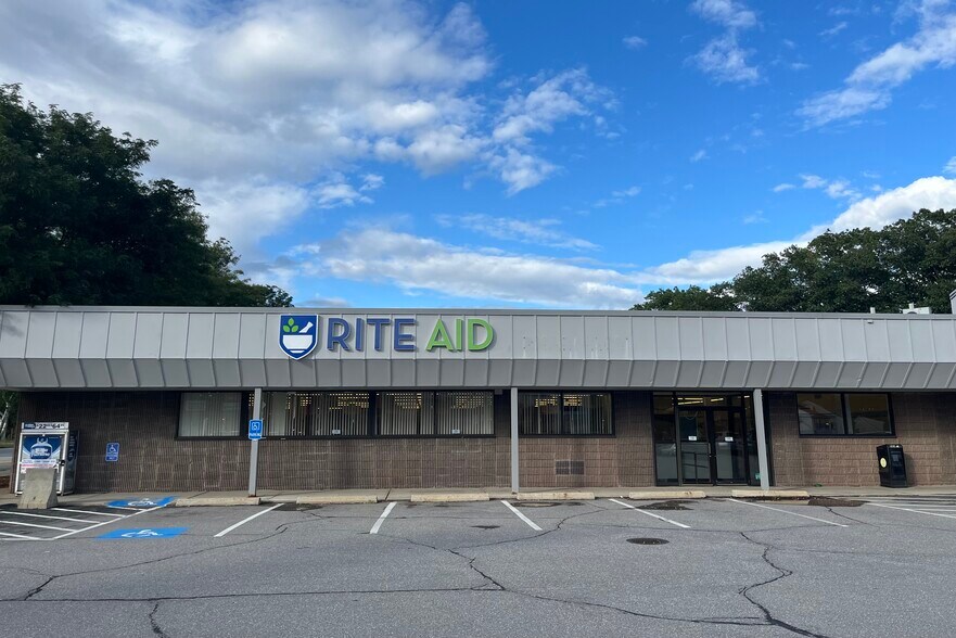 More Photos Of 53 Hooksett Rd, Manchester Freestanding For Lease