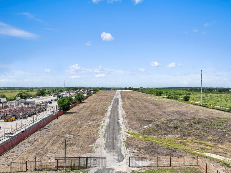 More Photos Of 9605 Fm 812, Austin Warehouse For Lease