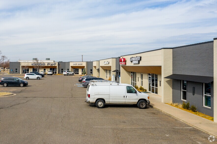 More Photos Of 610 S Kelly Ave, Edmond General Retail For Lease