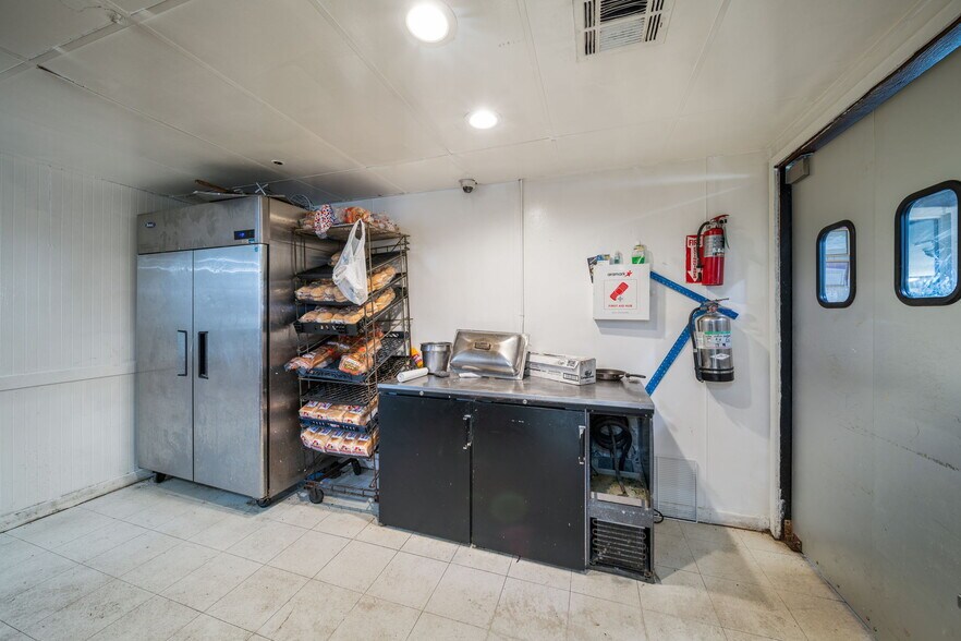 More Photos Of 704 W Conner Ave, Fairland Restaurant For Sale