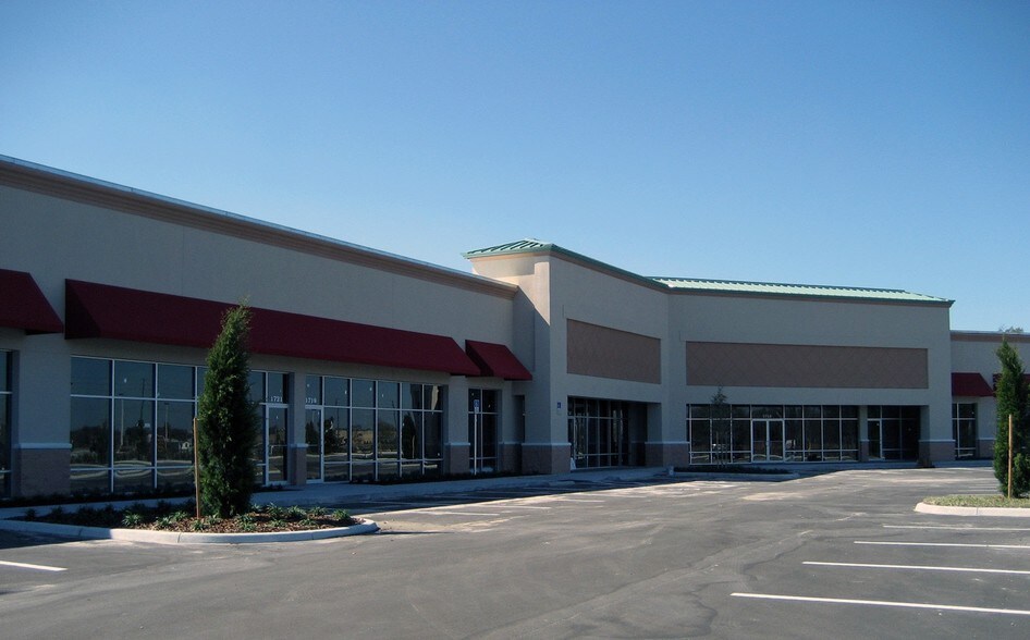 More Photos Of 1750-1764 Business Center Ln, Kissimmee Distribution For Lease