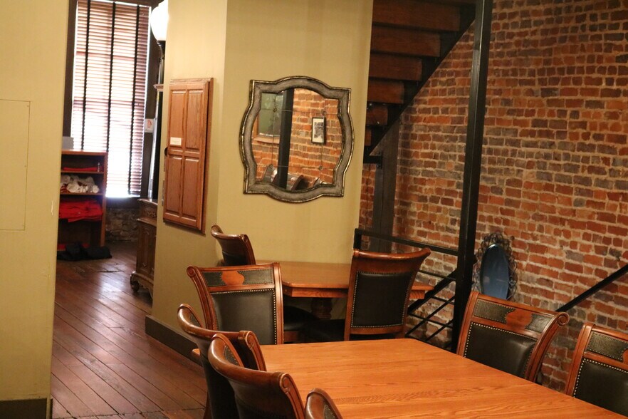 More Photos Of 111 E Erwin St, Tyler Storefront Retail Office For Lease