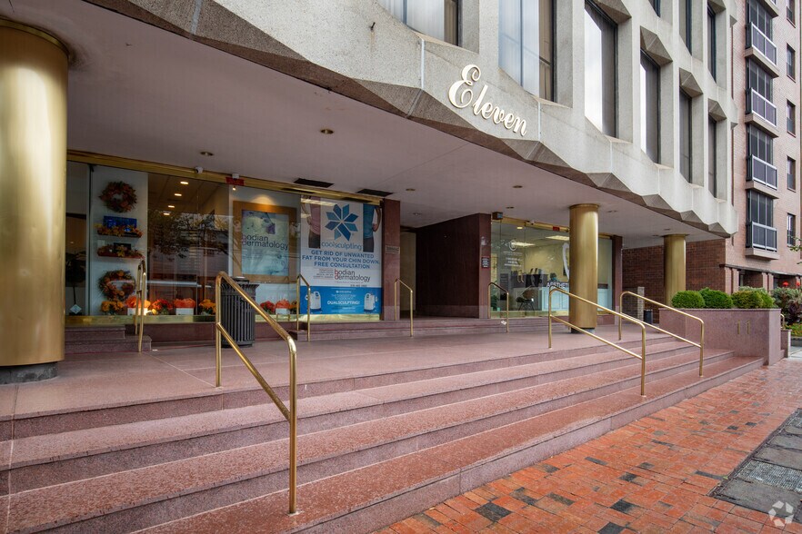 More Photos Of 11 Grace Ave, Great Neck Office For Lease