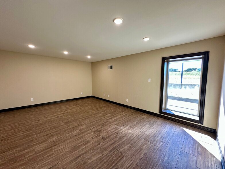 More Photos Of 3015 Burleson Blvd, Burleson Warehouse For Sale