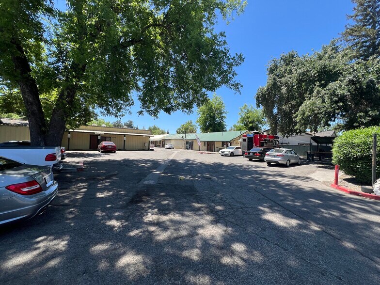 More Photos Of 1110 Gum Ave, Woodland Flex For Lease