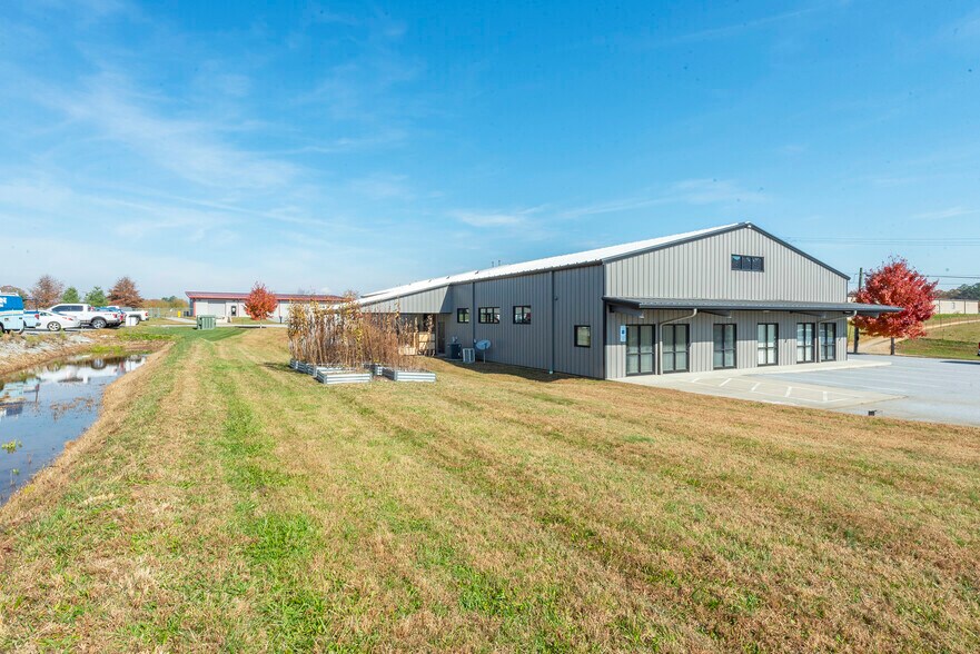 More Photos Of 25 Reeds Way, Flat Rock Warehouse For Lease