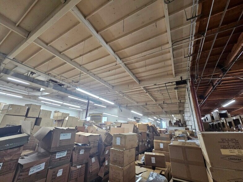 More Photos Of 516 E Jefferson Blvd, Los Angeles Warehouse For Sale