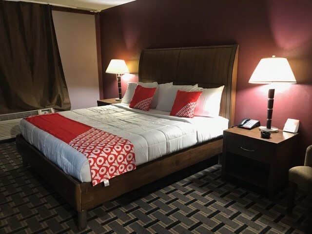 Primary Photo Of 3896 Lamar Ave, Memphis Hotel For Sale