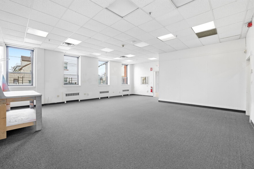 More Photos Of 40 Merritt St, Port Chester Manufacturing For Lease