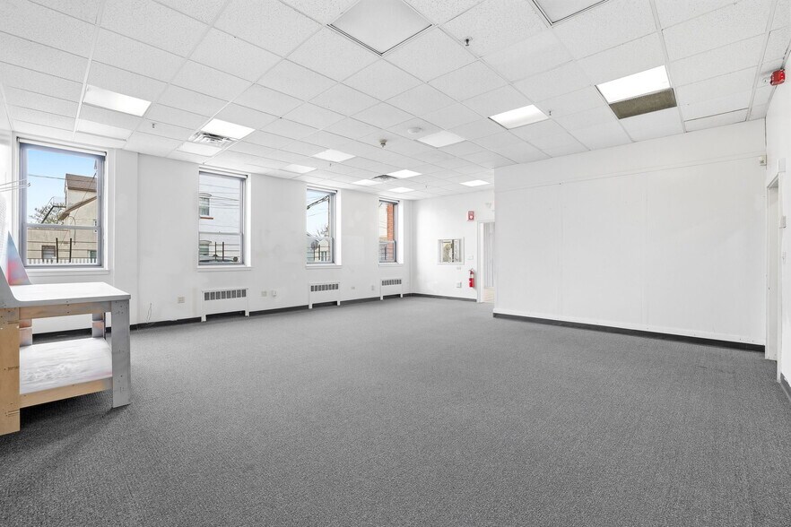 More Photos Of 40 Merritt St, Port Chester Manufacturing For Lease