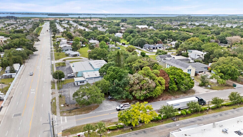 More Photos Of 725 12th St, Vero Beach Auto Repair For Sale